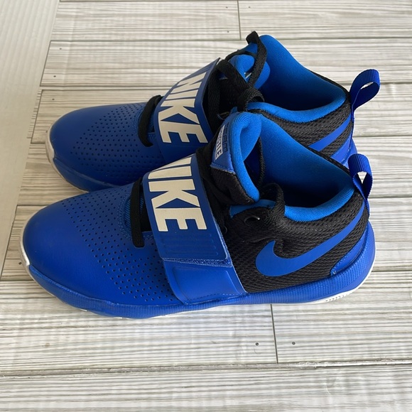 Nike Basketball Shoes - Picture 4 of 7